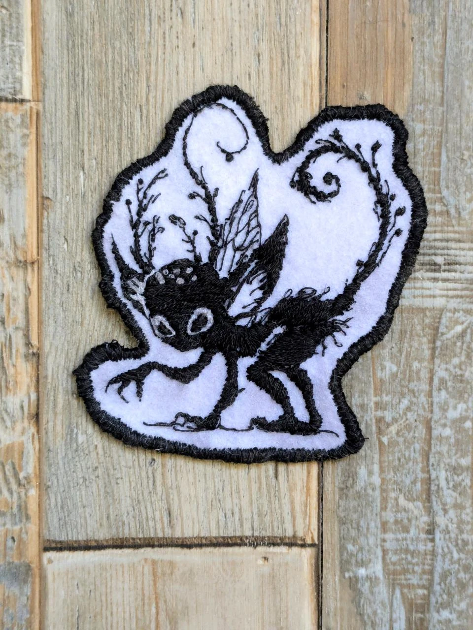 Patch de fantasia sombria bordado à mão – photo 3
